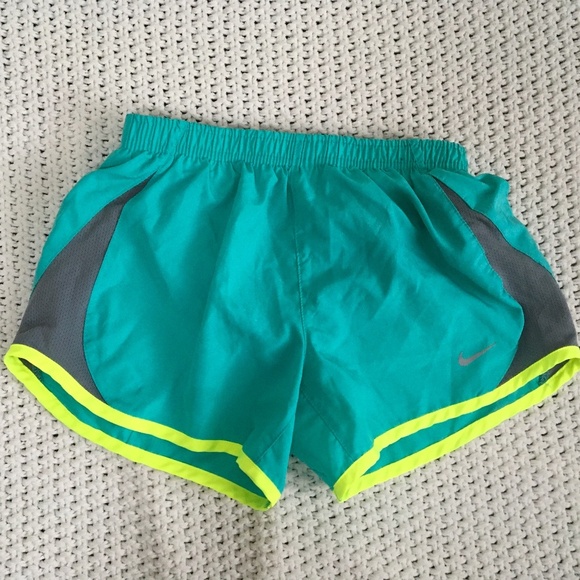 NIKE TEAL AND YELLOW GIRLS SIZE SMALL RUNNING SHORTS WITH PANTY LINING - Picture 1 of 4
